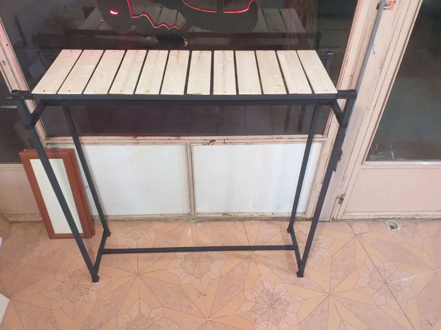 رگال|بندرخت و رخت‌آویز|بناب, |دیوار