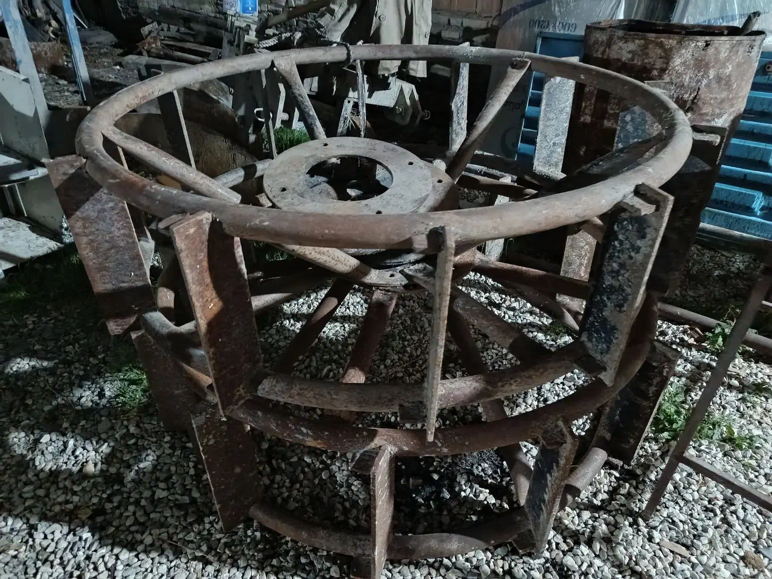 چرخ آهنی|ابزارآلات|کردکوی, |دیوار