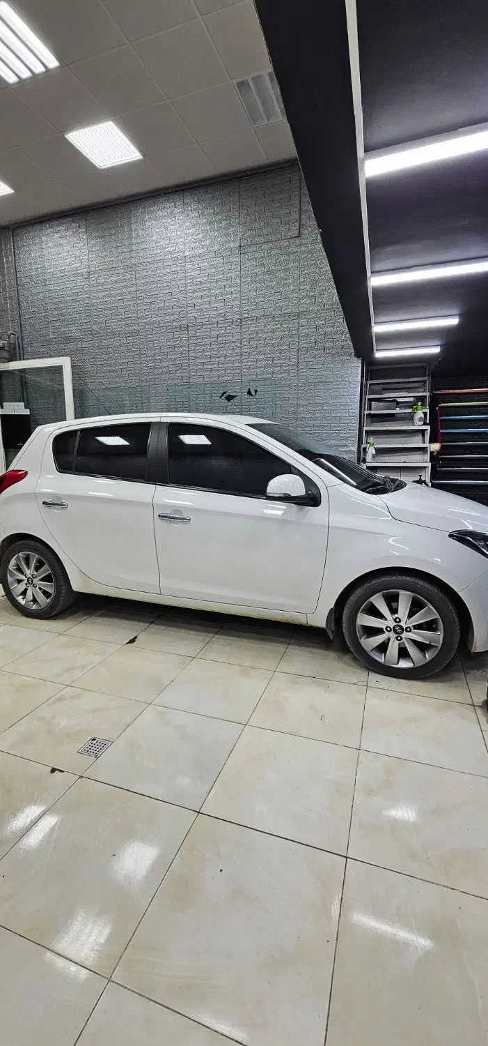 شاگرد نصب شیشه دودی|استخدام صنعتی، فنی، مهندسی|کرمانشاه, |دیوار