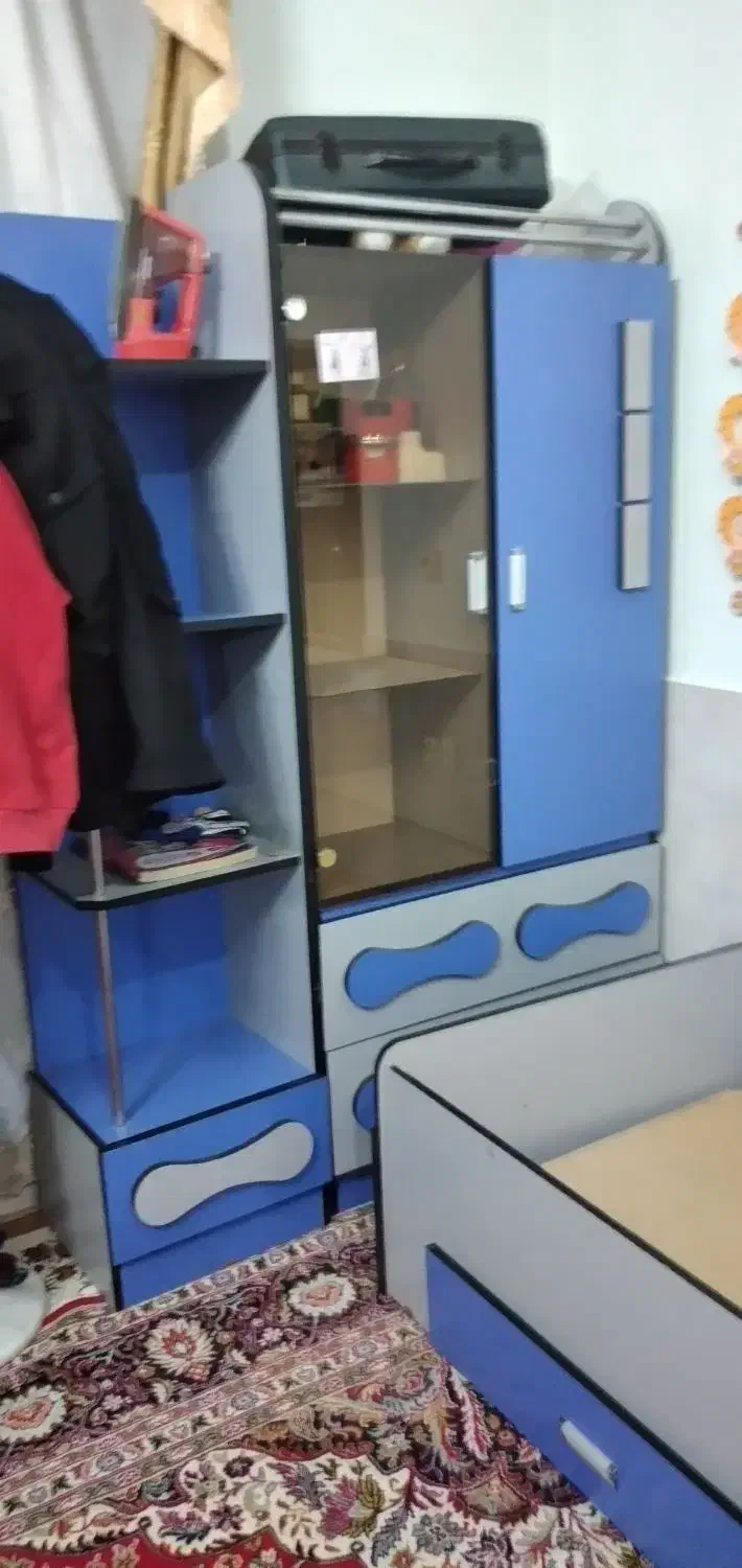 تخت‌..کمد‌وکناری.به‌همراه‌میز‌تحریر|تخت و سرویس خواب|محمدیه-قزوین, |دیوار