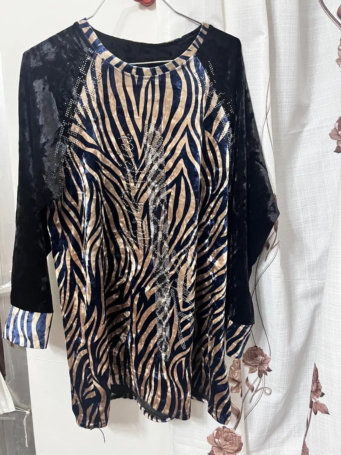 پیراهن|لباس|گرگان, |دیوار