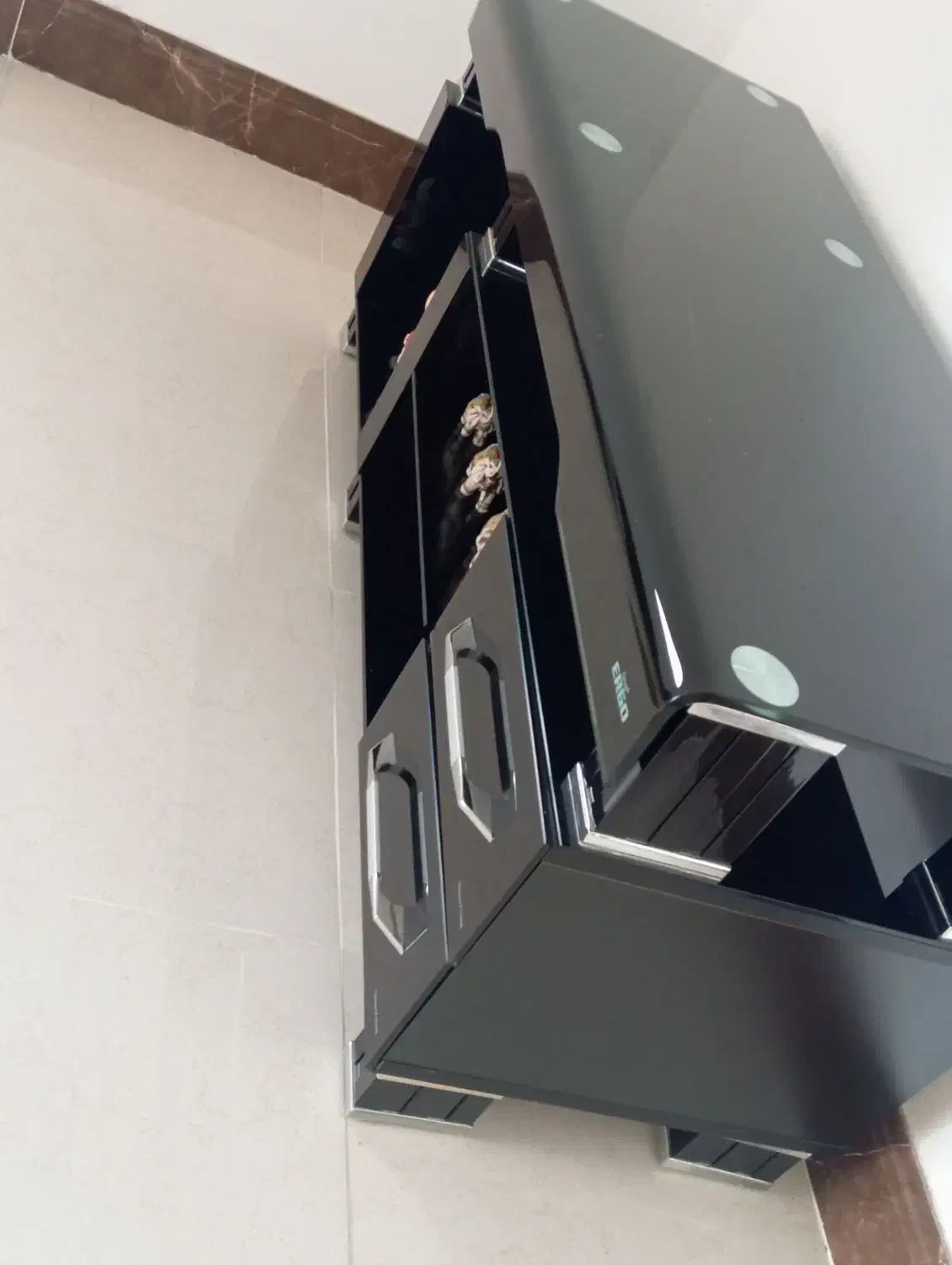 میز تلویزیون شیشه ای تمیز|میز تلویزیون|بومهن, |دیوار