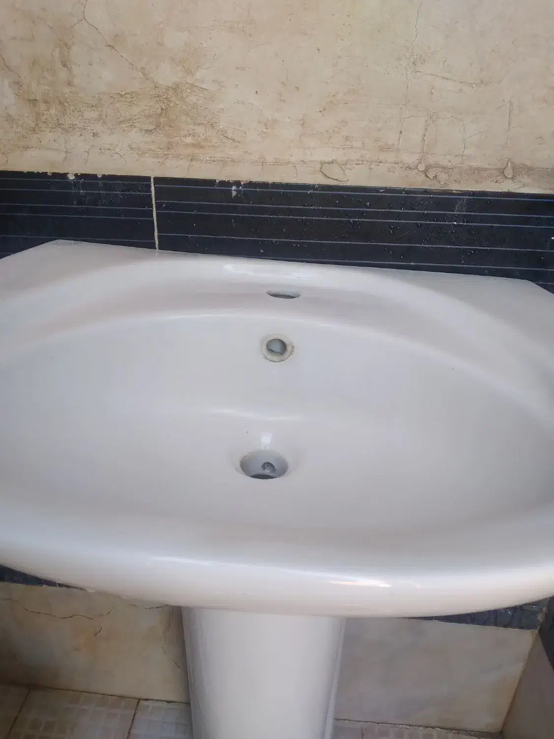 روشویی پایه دار|لوازم سرویس بهداشتی|کرمان, |دیوار