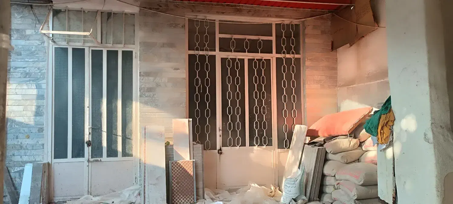 درب پنجره قوطی قدیمی سنگین وزن با شیشه  حفاظ و رنگ|مصالح و تجهیزات ساختمان|علی‌آباد کتول, |دیوار