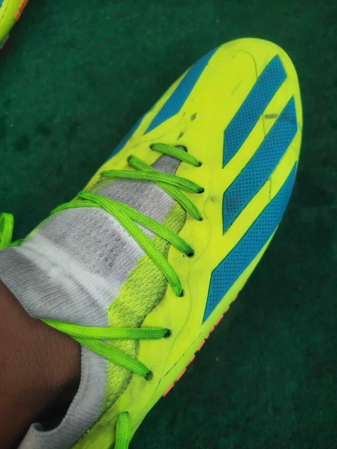 کفش استوک فوتبال درحد نو سایز ۴۳|ورزشهای توپی|مشهد, صداقیه|دیوار