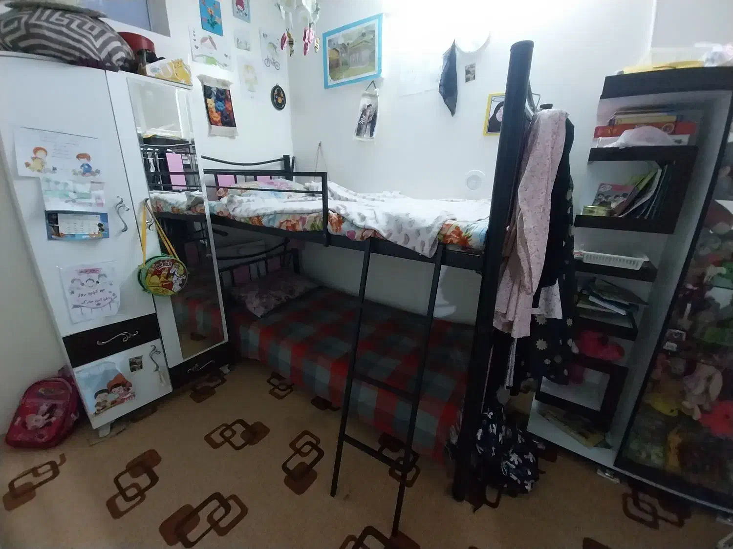 تخت دوطبقه سالم و محکم|تخت و صندلی بچه|مشهد, هنرور|دیوار