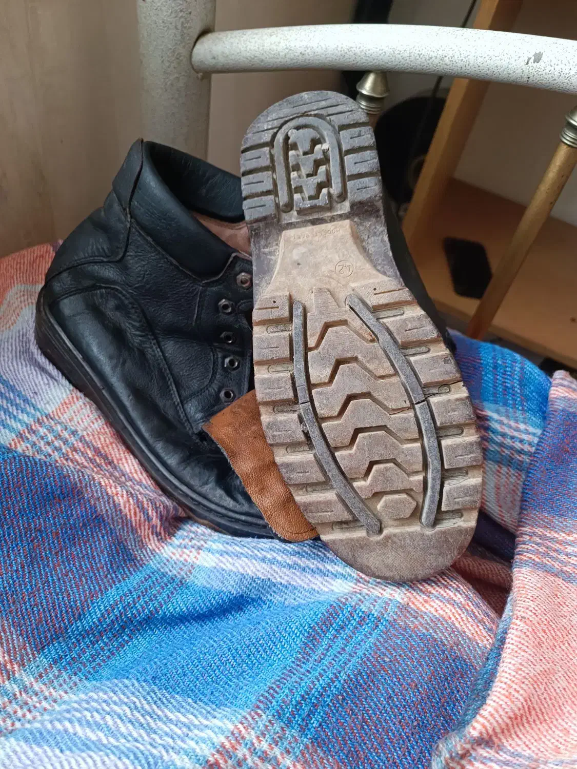 انواع کفش|کیف، کفش، کمربند|باشت, |دیوار