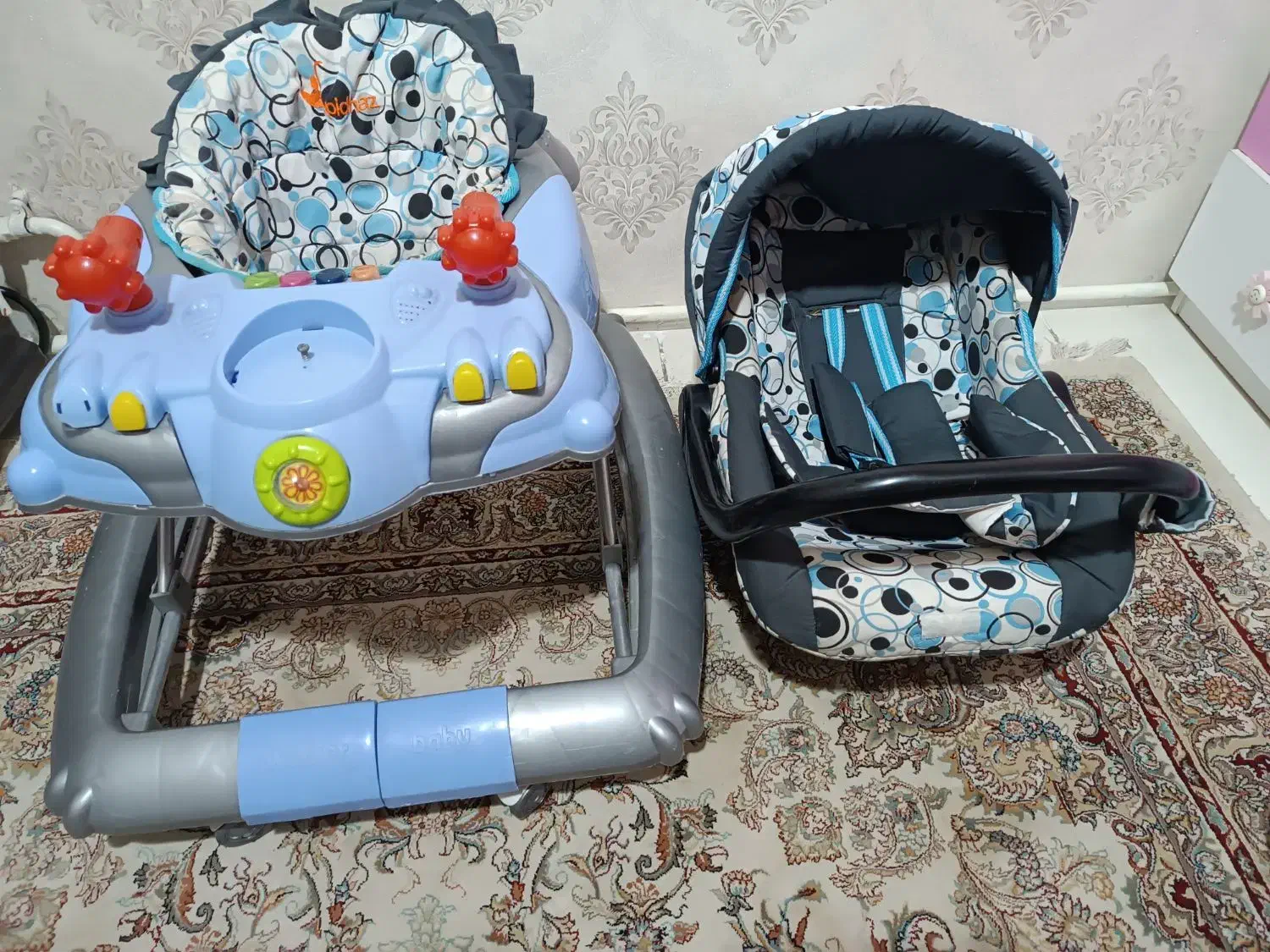 رورورک و کریه در حد نو|کالسکه و لوازم جانبی|خوی, |دیوار