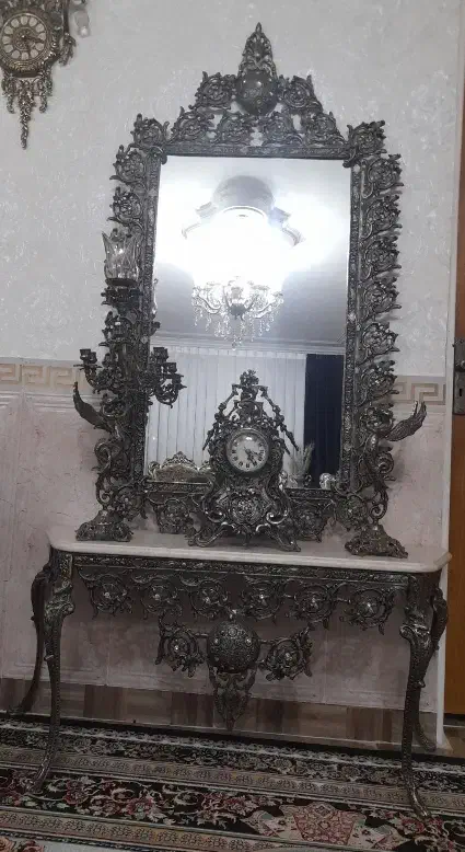 آینه کنسول و بوفه و پایه برنزی|بوفه، ویترین، کنسول|نظرآباد, شهرک سید جمال الدین|دیوار
