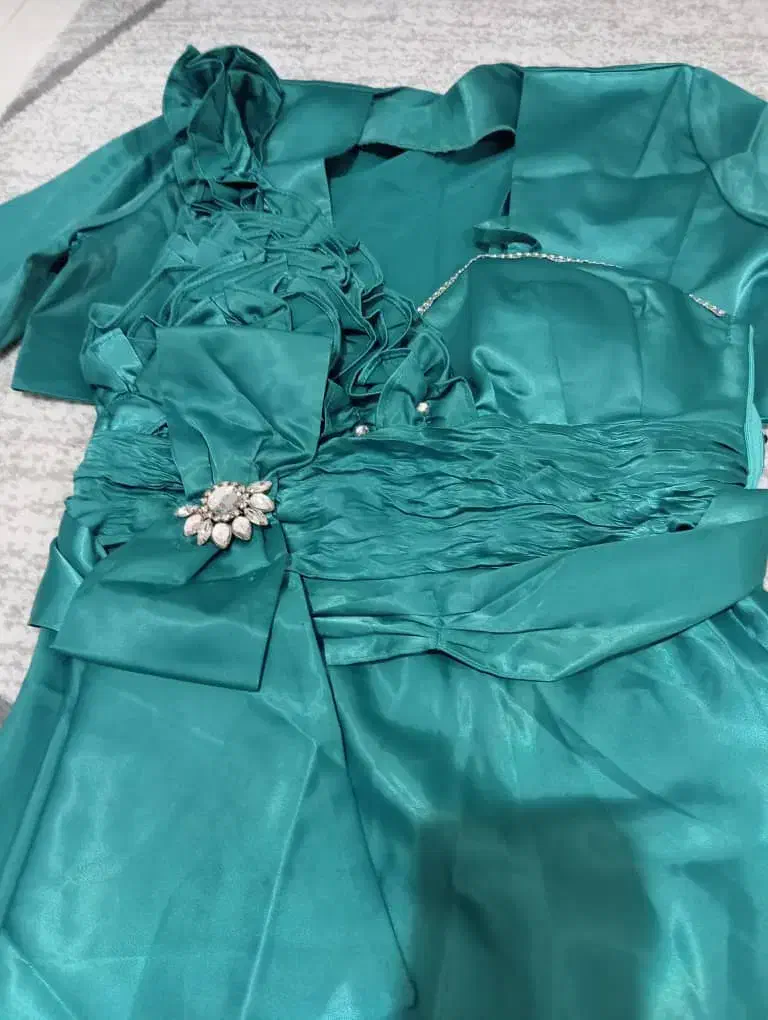 لباس مجلسی|لباس|رودهن, |دیوار