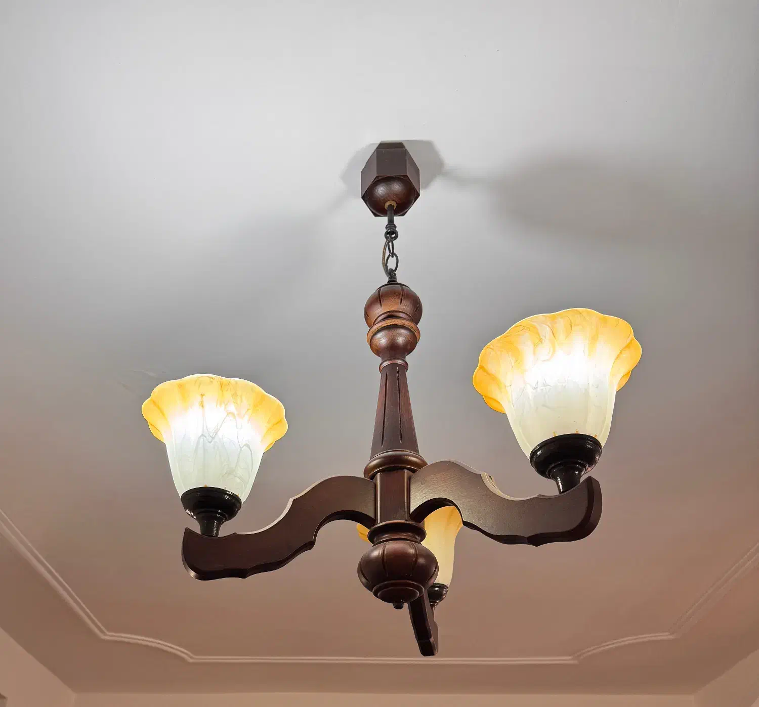 لوستر|لوستر و چراغ آویز|لاهیجان, لیالستان|دیوار