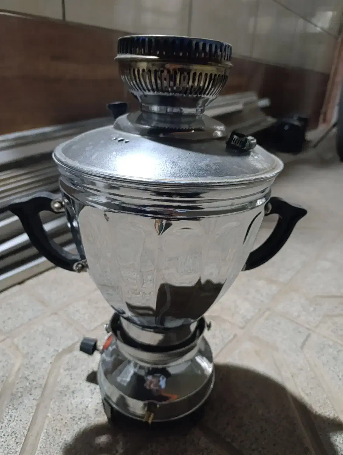 یک سماور سالموتمیز|سماور، چایساز، قهوهساز|کاشمر, |دیوار