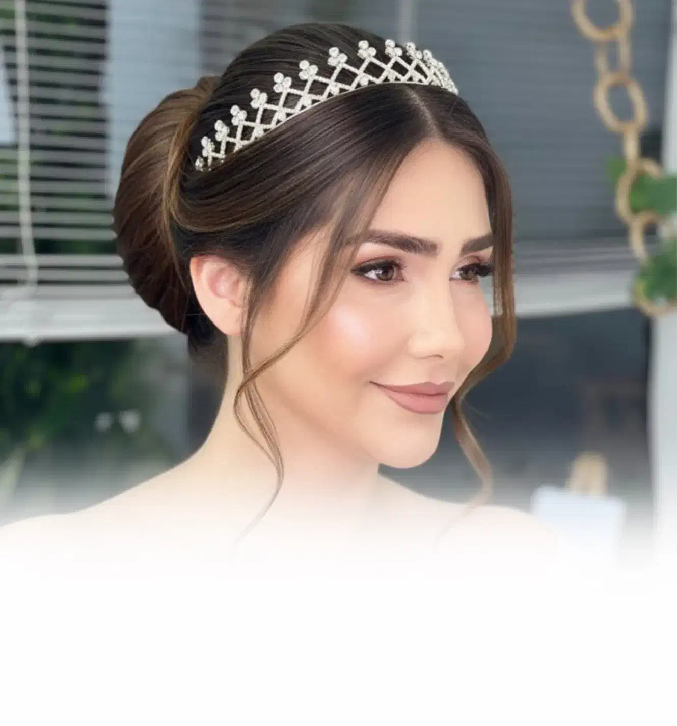 تخفیف ویژه میکاپ و شنیون|خدمات آرایشگری و زیبایی|رشت, معلم|دیوار