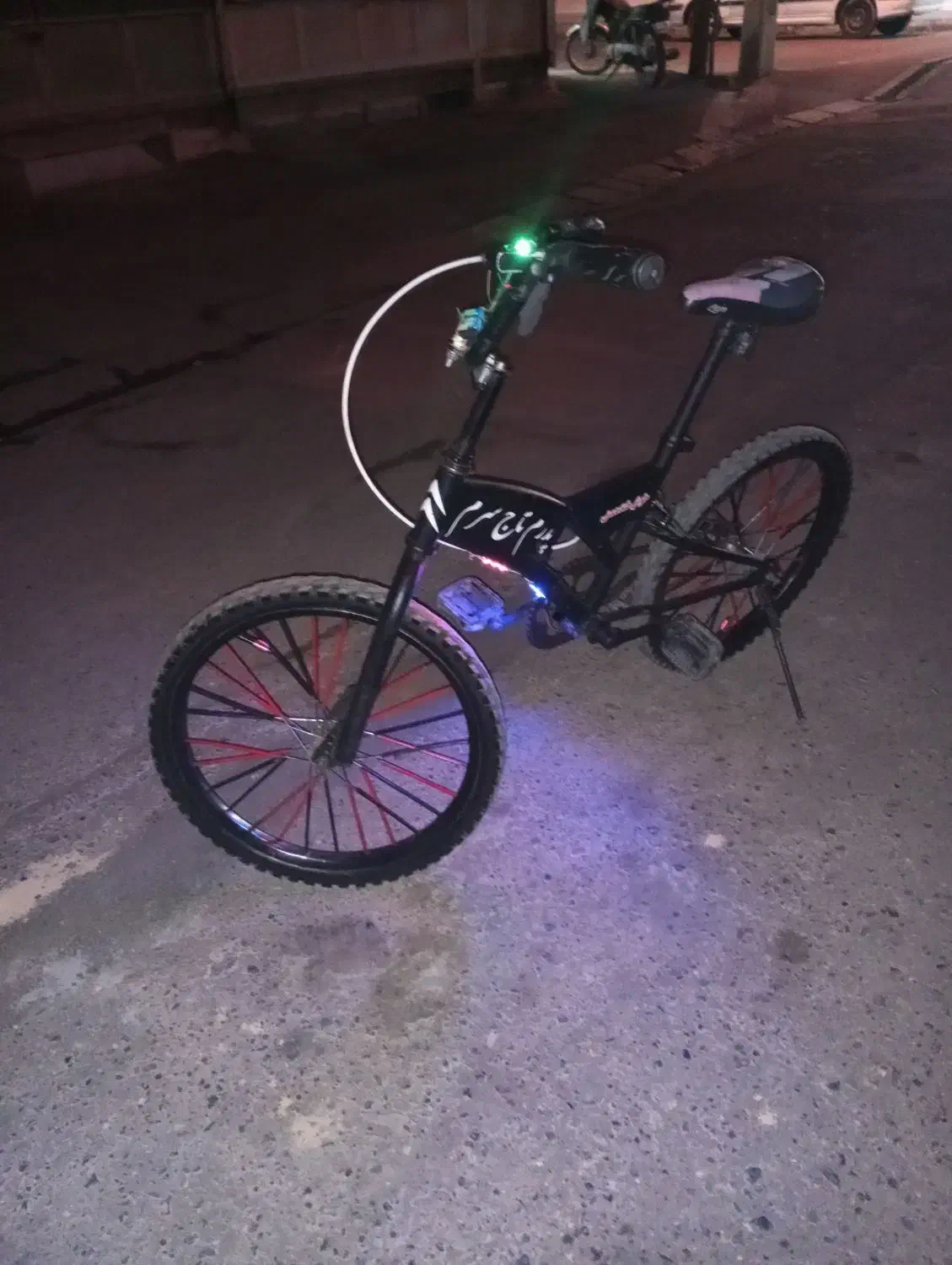 دوچرخه زیر پاش عالی  با تمام بفروش میرسد|دوچرخه، اسکیت، اسکوتر|سبزوار, امام خمینی (ناوی)|دیوار