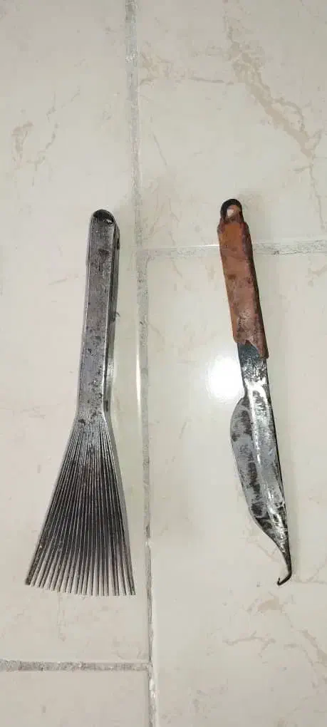 وسیله قالی هردو باهم چاقو تیز بورنده|کلکسیون اشیاء عتیقه|فردیس, سپید دشت|دیوار