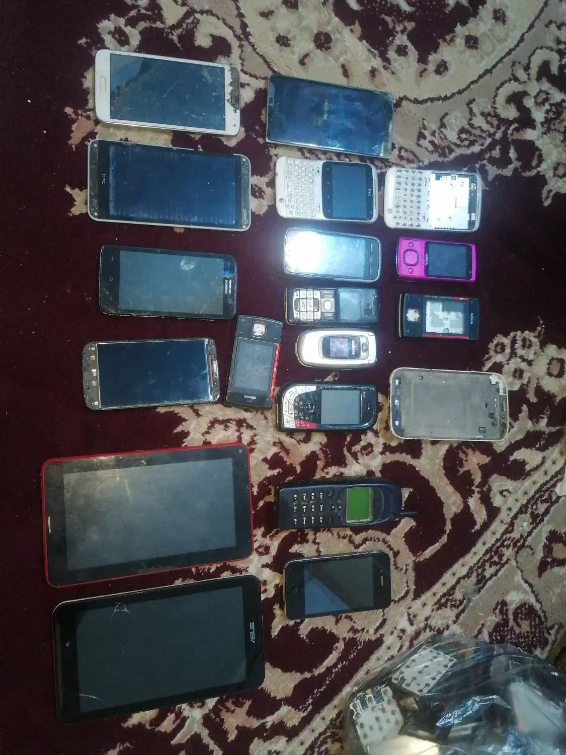 19 عدد گوشی وتبلت سالم وغیر سالم|موبایل|یزد, |دیوار