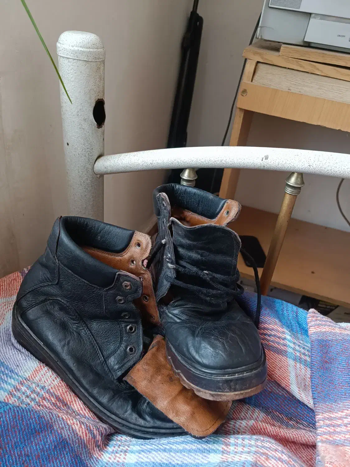 انواع کفش|کیف، کفش، کمربند|باشت, |دیوار