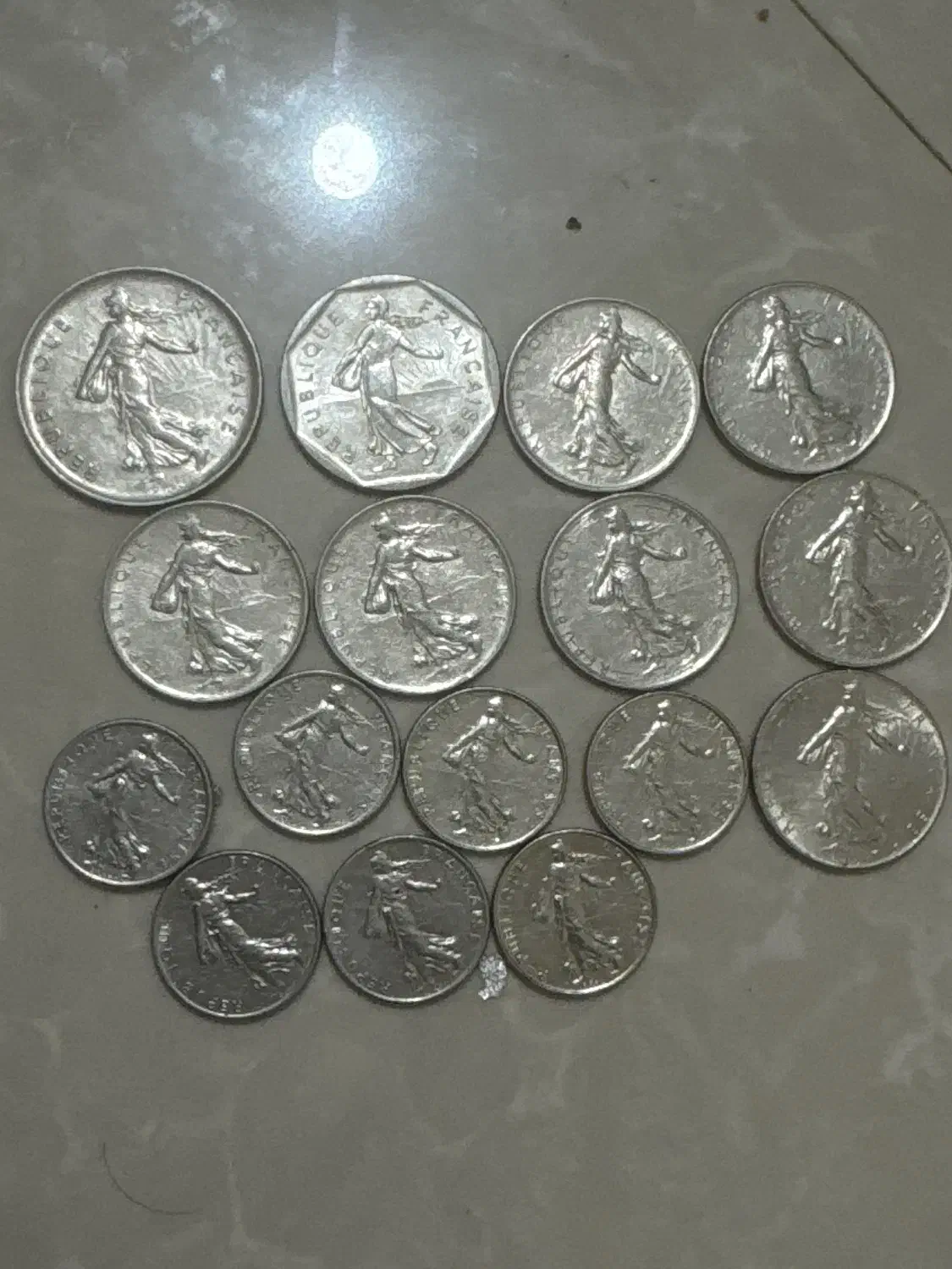 هجده عدد سکه فرانک یکجا به قیمت کل ۶۵۰|کلکسیون سکه، تمبر، اسکناس|پرند, فاز ۳|دیوار