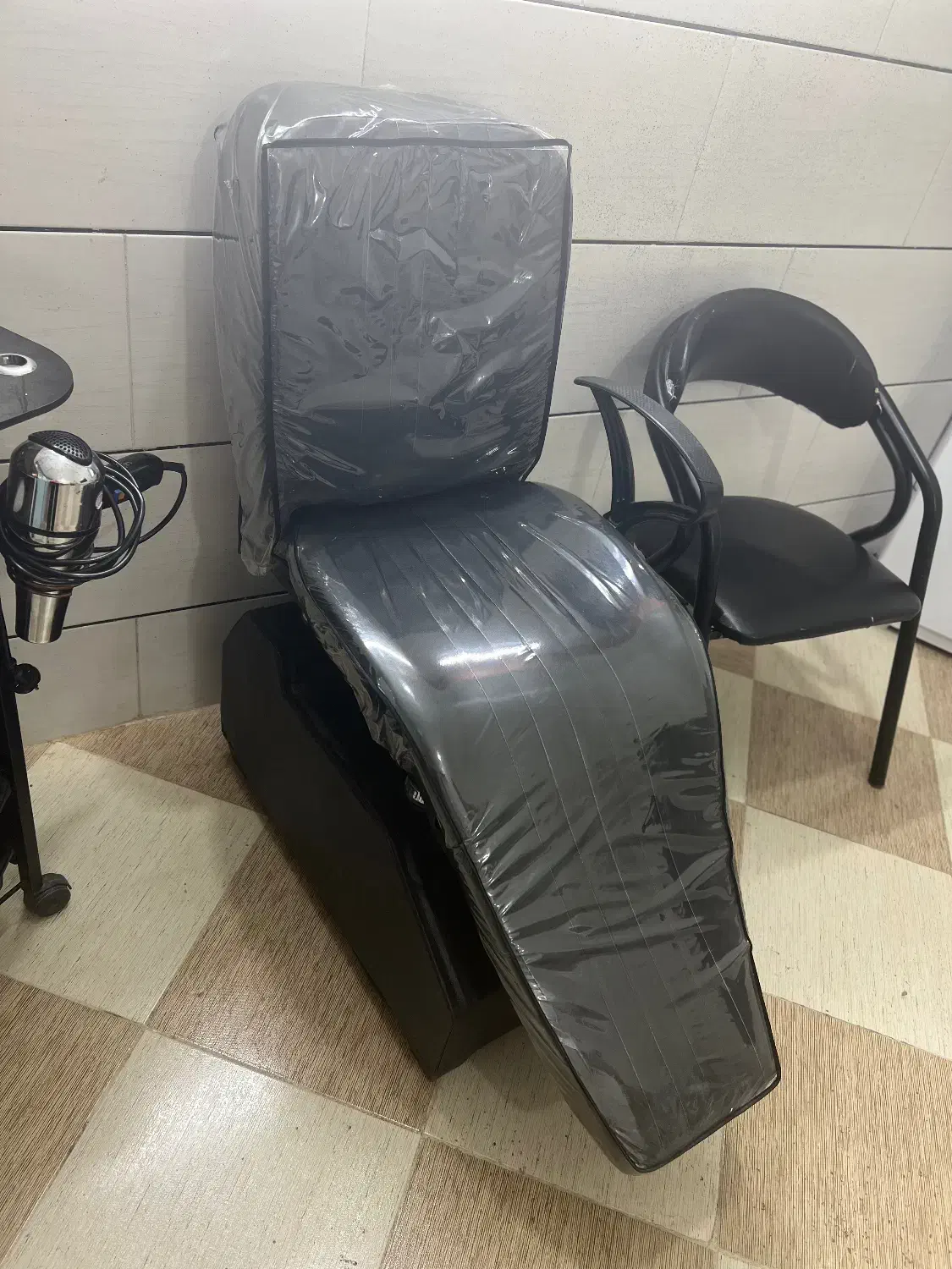 صندلی اصلاح|آرایشگاه و سالن‌های زیبایی|دیلم, |دیوار