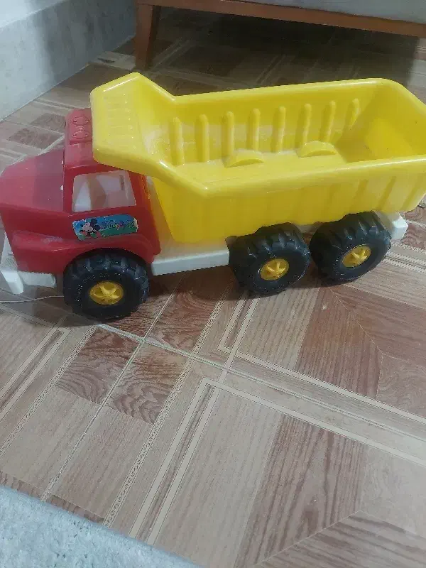 ماشین بزرگ|اسباب‌بازی بچه|شاهین‌شهر, فدک|دیوار