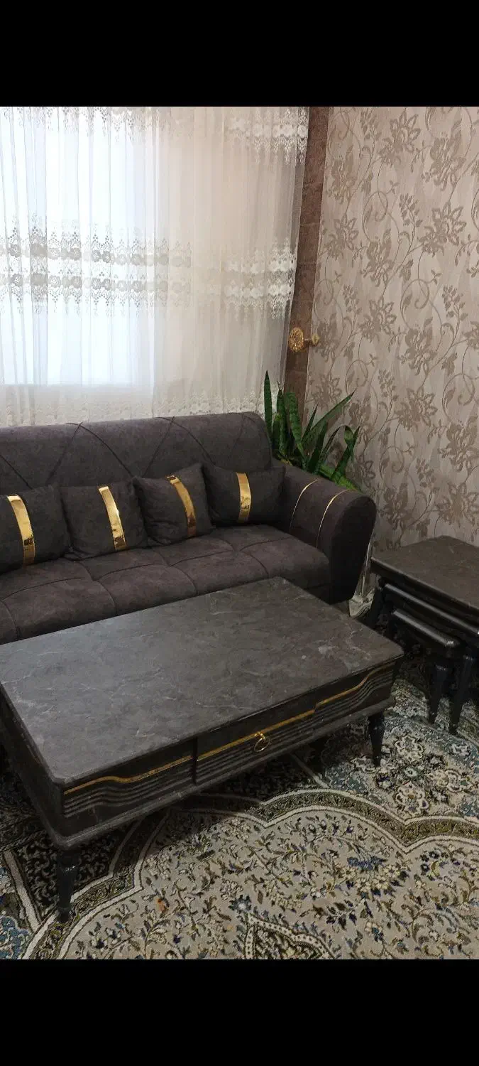 مبل هفت نفره ب همراه میز و عسلی|مبلمان خانگی و میز عسلی|گلپایگان, |دیوار