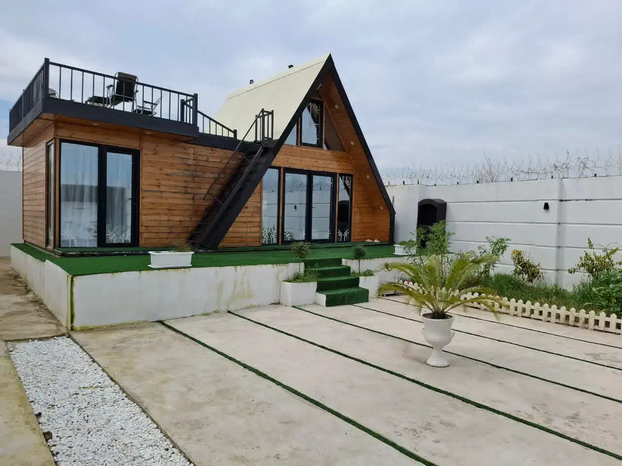 کلبه سویسی جکوزی بزرگ (انزلی)|اجارهٔ کوتاه‌مدت ویلا و باغ|رشت, کوی عرفان|دیوار