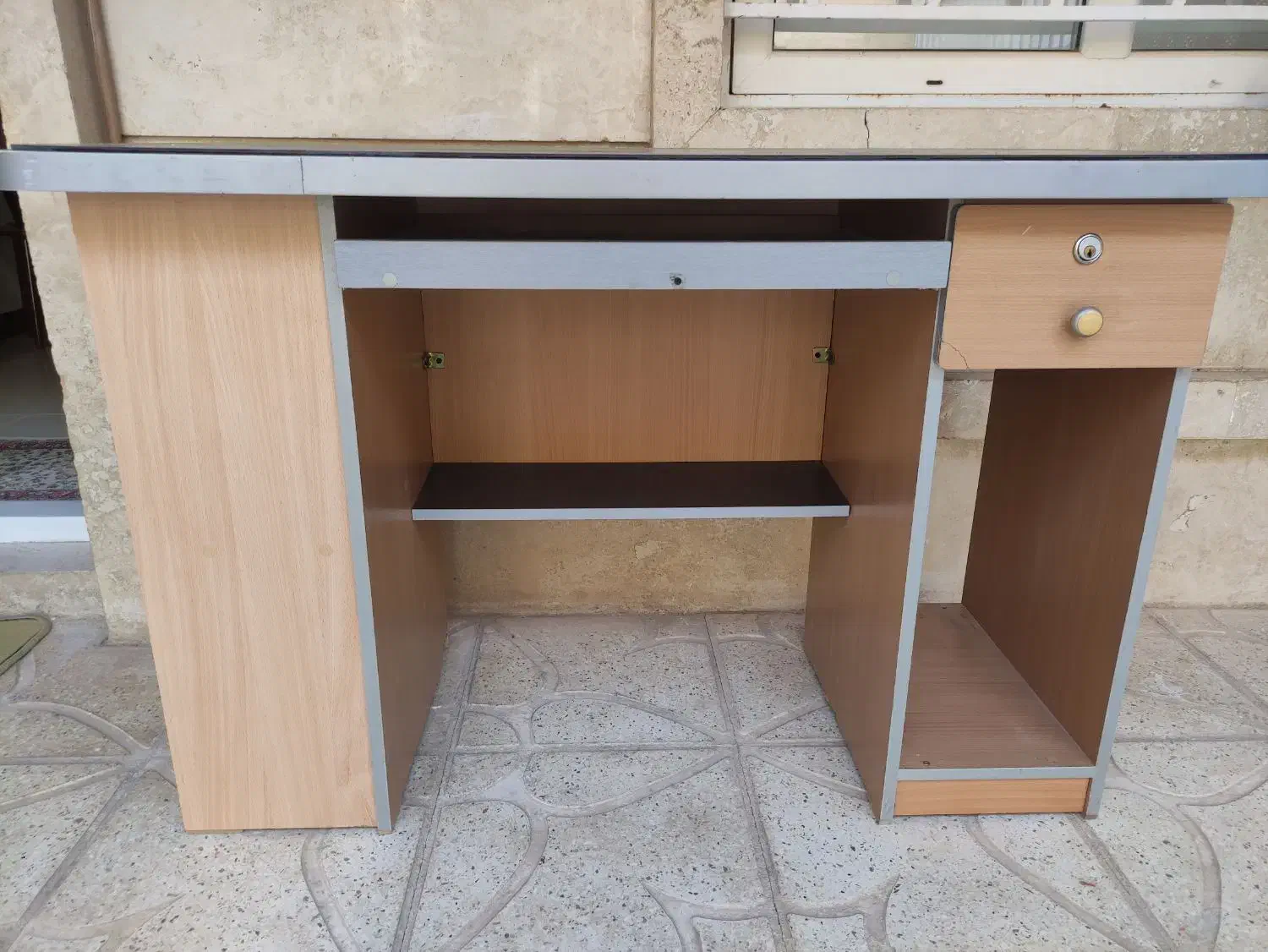 میز کامپیوتر در حد نو|میز تحریر و کامپیوتر|اسفراین, |دیوار