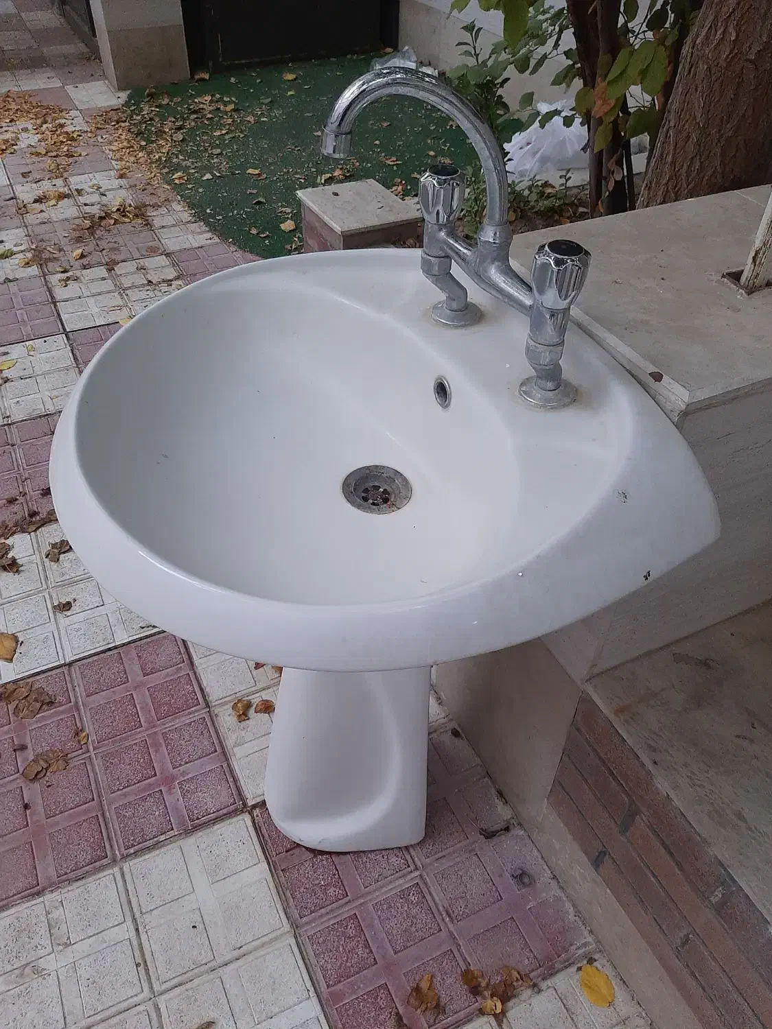 روشویی با شیر آلات سالم|لوازم سرویس بهداشتی|مراغه, |دیوار