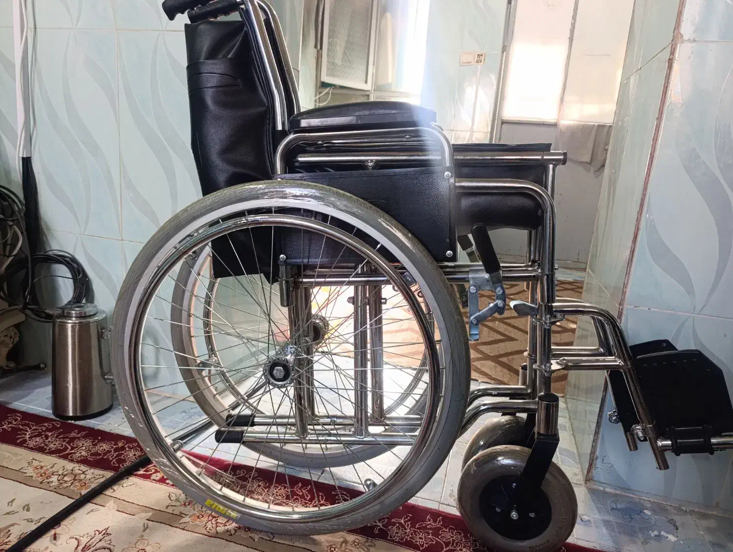 ولچر نوی نوی|پزشکی|دهدشت, |دیوار