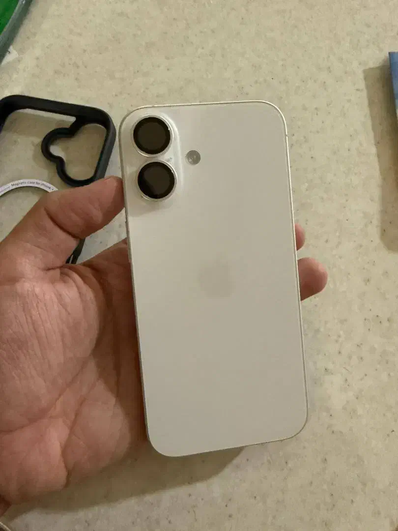 ایفون 16 نرمال 256|موبایل|ری, سرتخت|دیوار