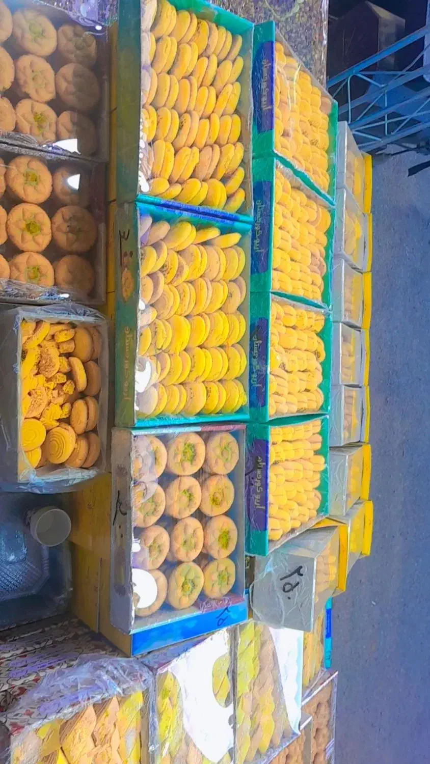 فروشنده جهت کار در نمایشگاه سوغات و هدایا|استخدام بازاریابی و فروش|بادرود, |دیوار