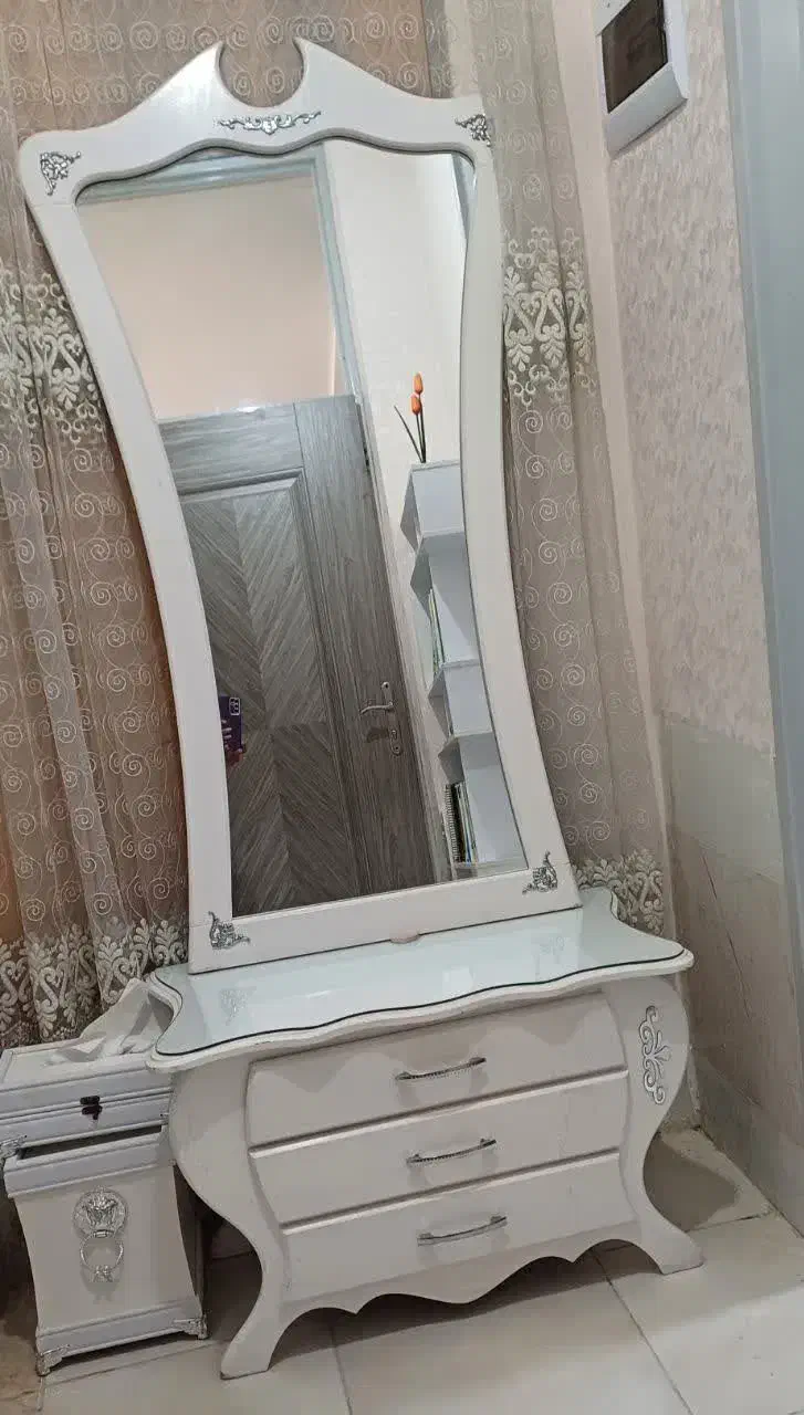 اینه ومیز|لوازم سرویس بهداشتی|فرخ‌شهر, |دیوار