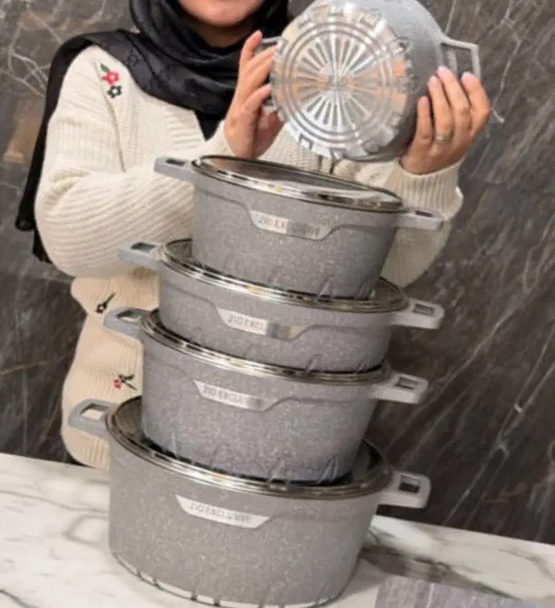 مشکی قابلمه زیو|ظروف پختوپز|فولادشهر, فولادشهر|دیوار