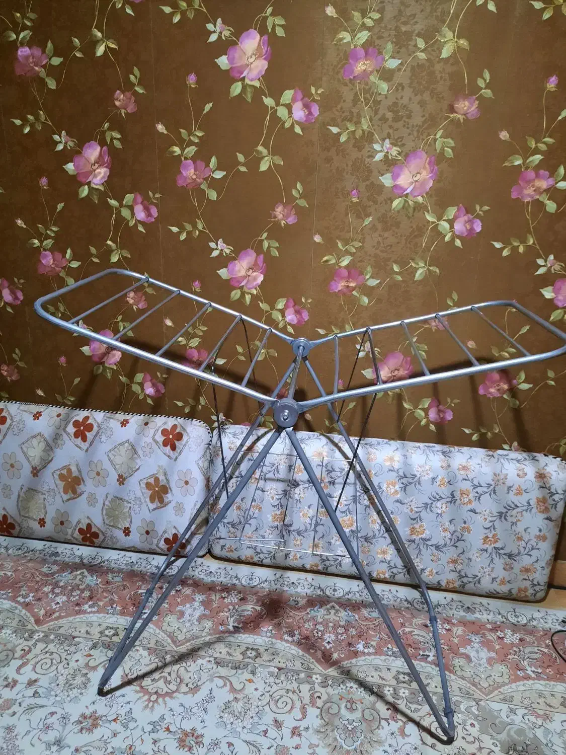 چهار پایه|صندلی و نیمکت|خرمآباد, |دیوار