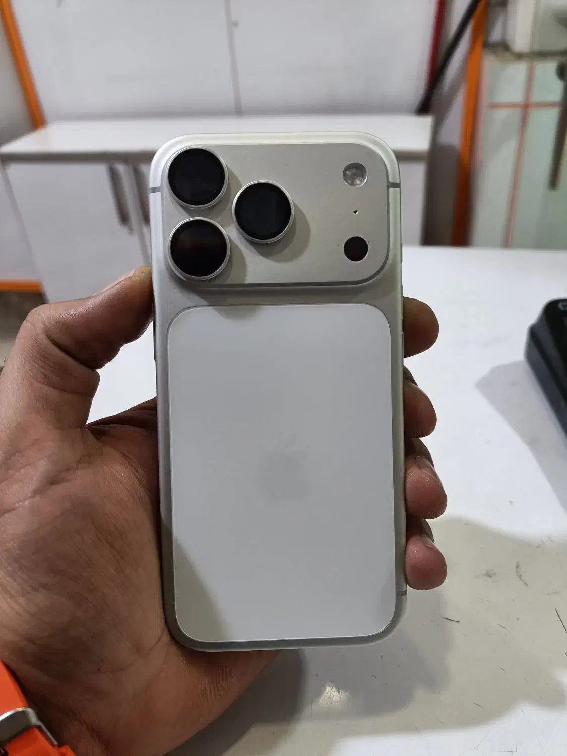 معاوضه ایفون ۱۷ پرو ۲۵۶ zaa با ۱۶ پرومکس کارکرده|موبایل|شیراز, زند|دیوار