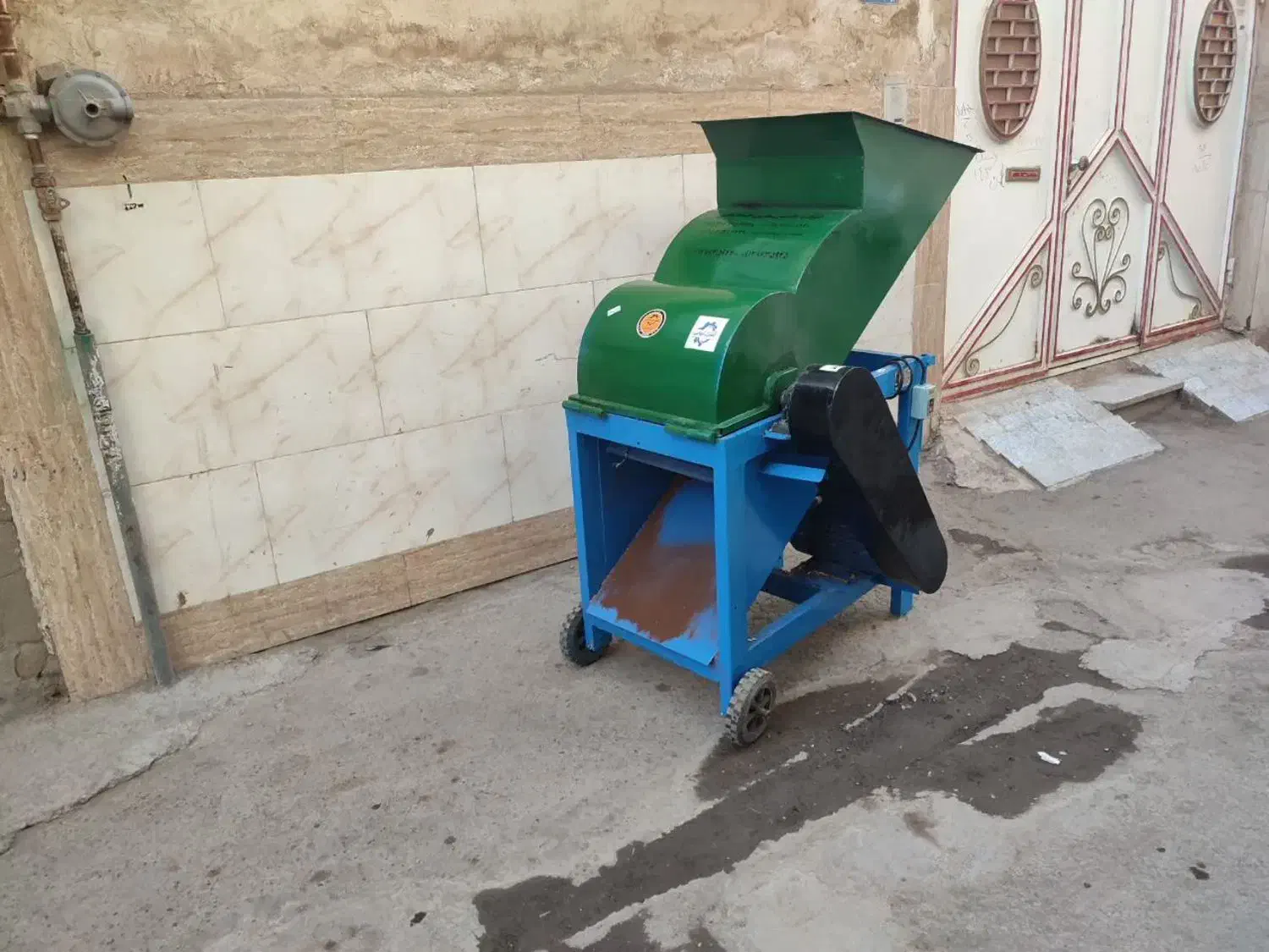 نیازمند رنگکار نقاش رنگ کار دائمی|استخدام صنعتی، فنی، مهندسی|قم, جمکران|دیوار