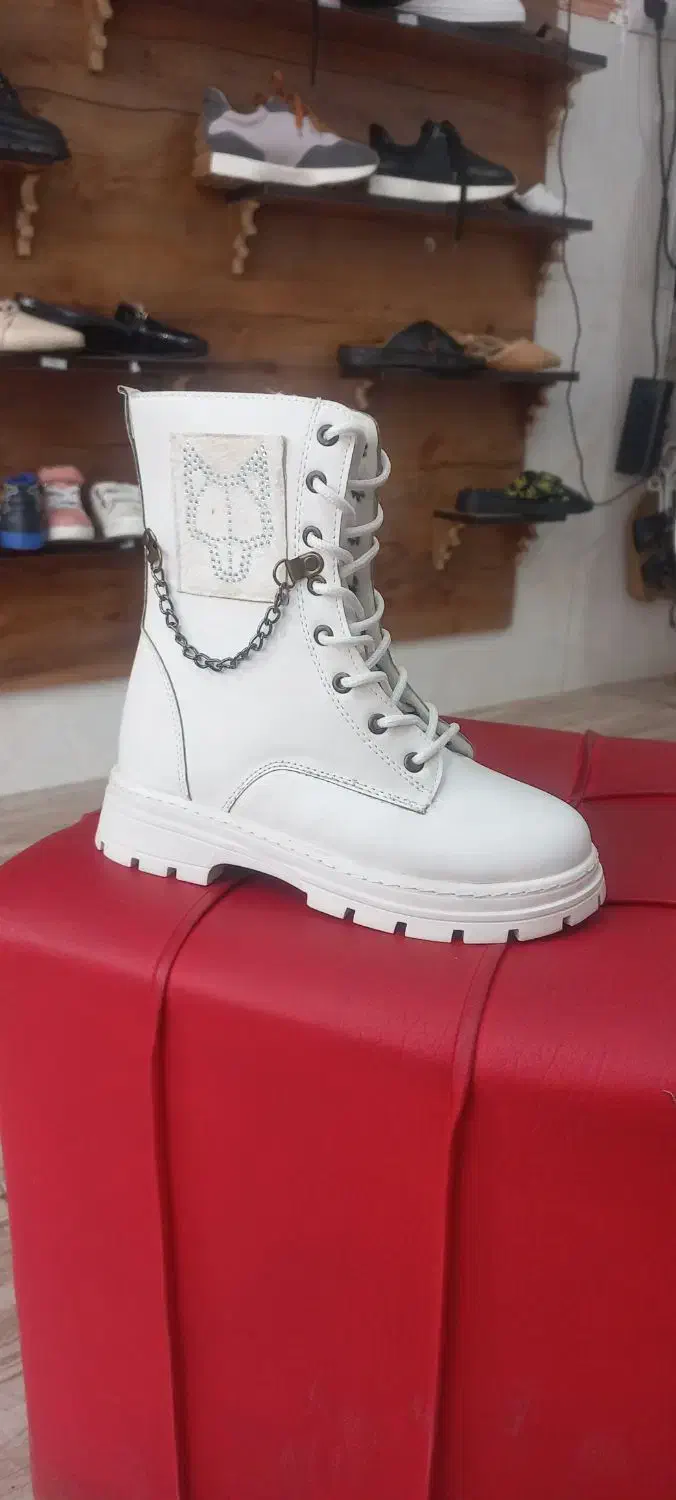 کفش|کیف، کفش، کمربند|پاوه, |دیوار