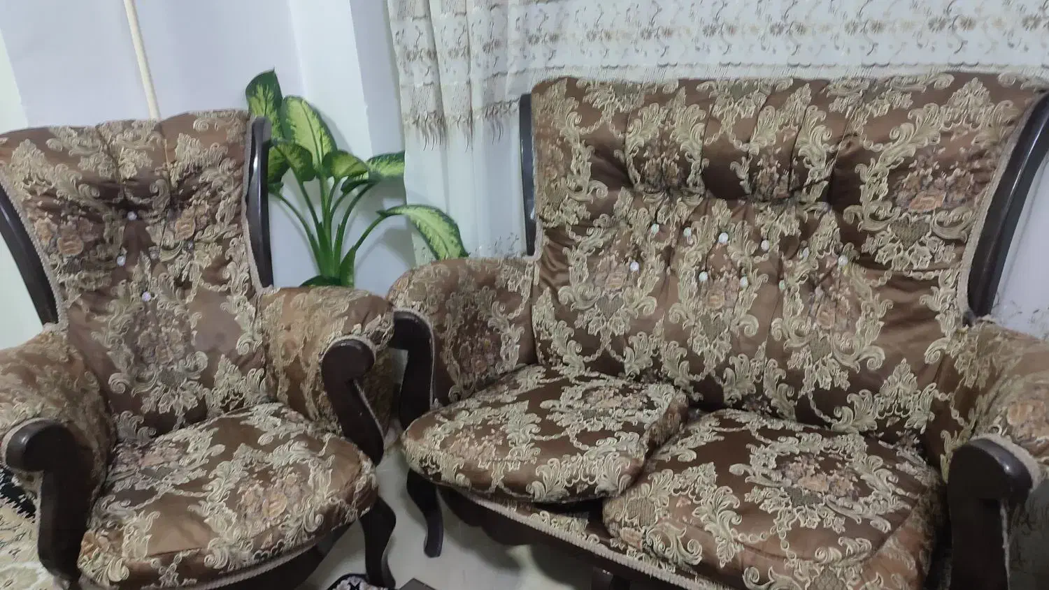 مبل خیلی محکم چوب گردو|مبلمان خانگی و میز عسلی|نهاوند, |دیوار