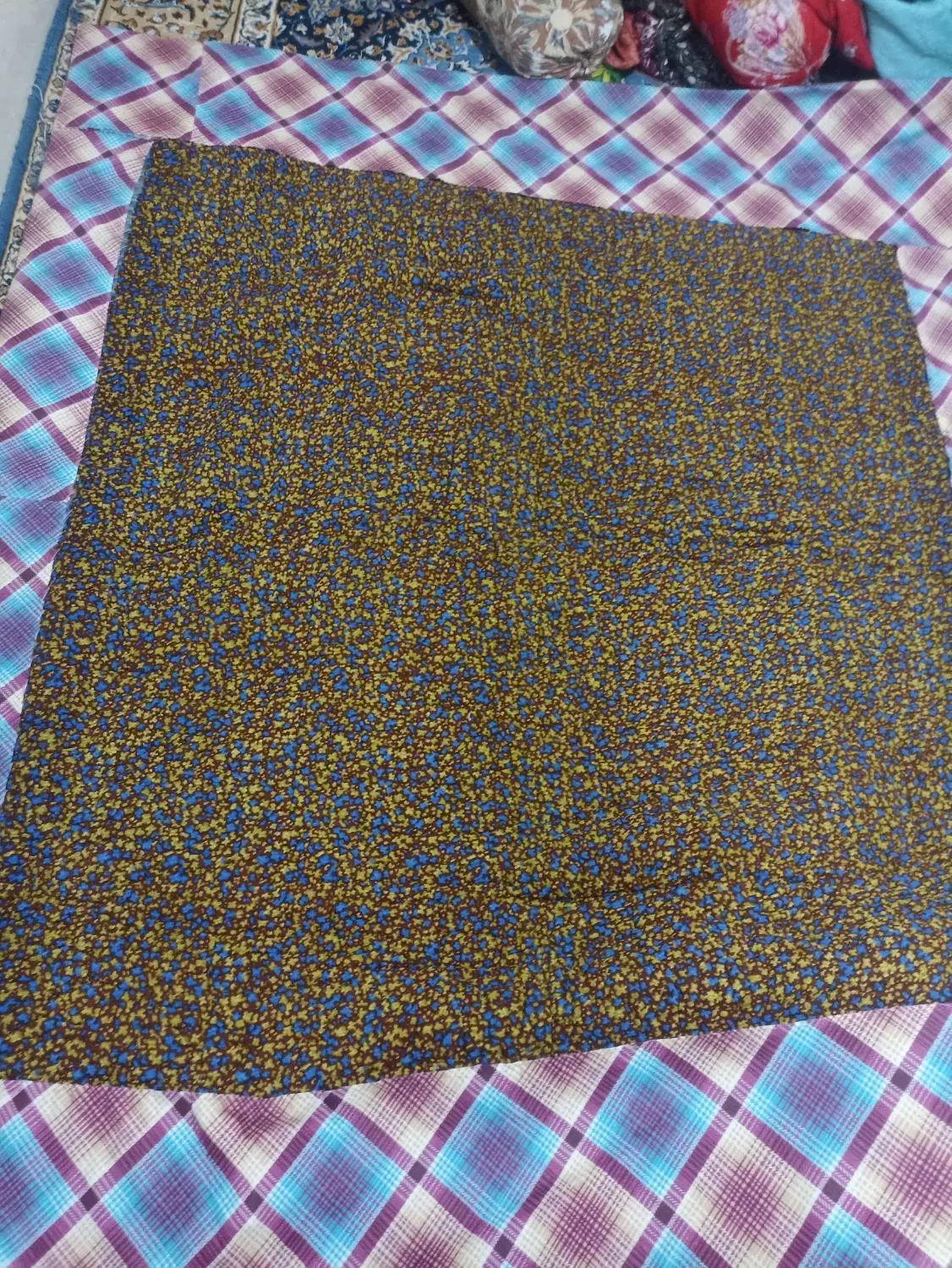 لحاف|رختخواب، بالش، پتو|قم, کلهری|دیوار