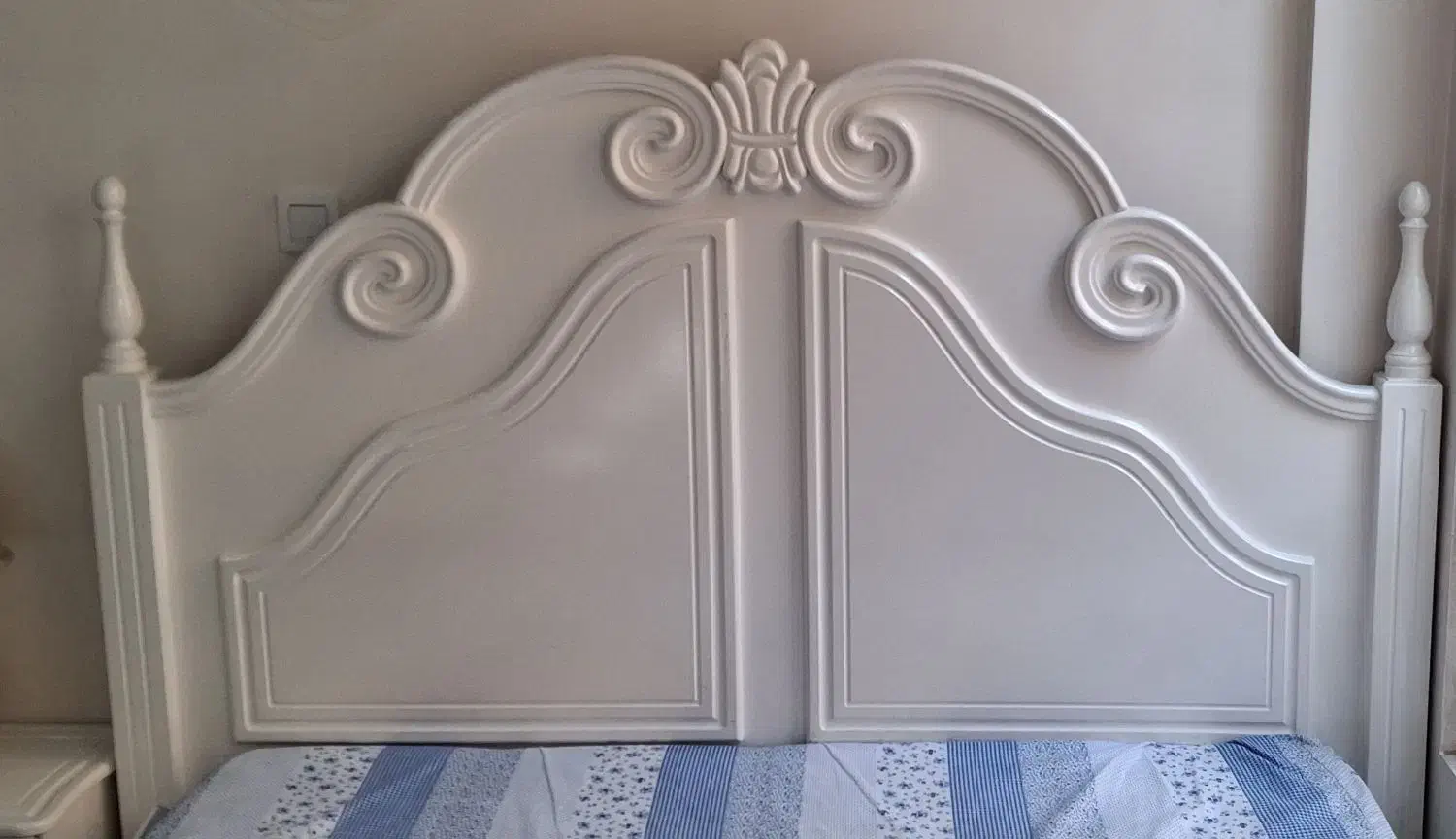 تخت|تخت و سرویس خواب|تهران, فلسطین (میدان انقلاب)|دیوار