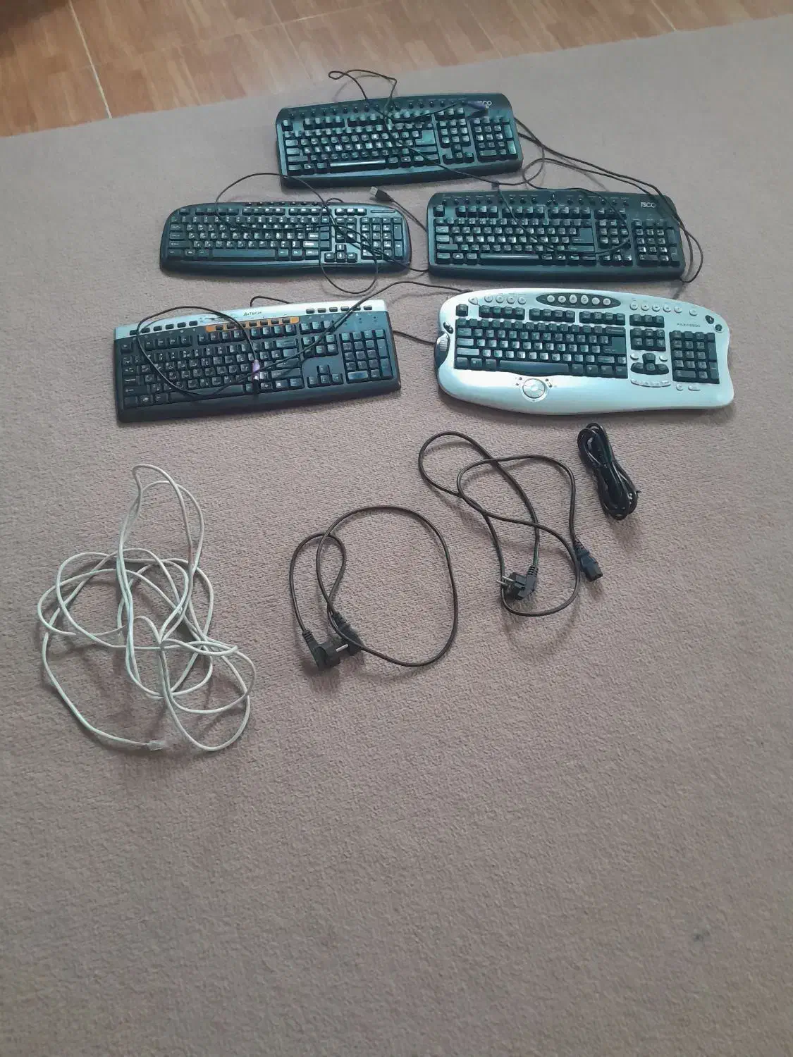 فروش کیبورد و کابل اینترنت|قطعات و لوازم جانبی رایانه|رشت, توشیبا|دیوار