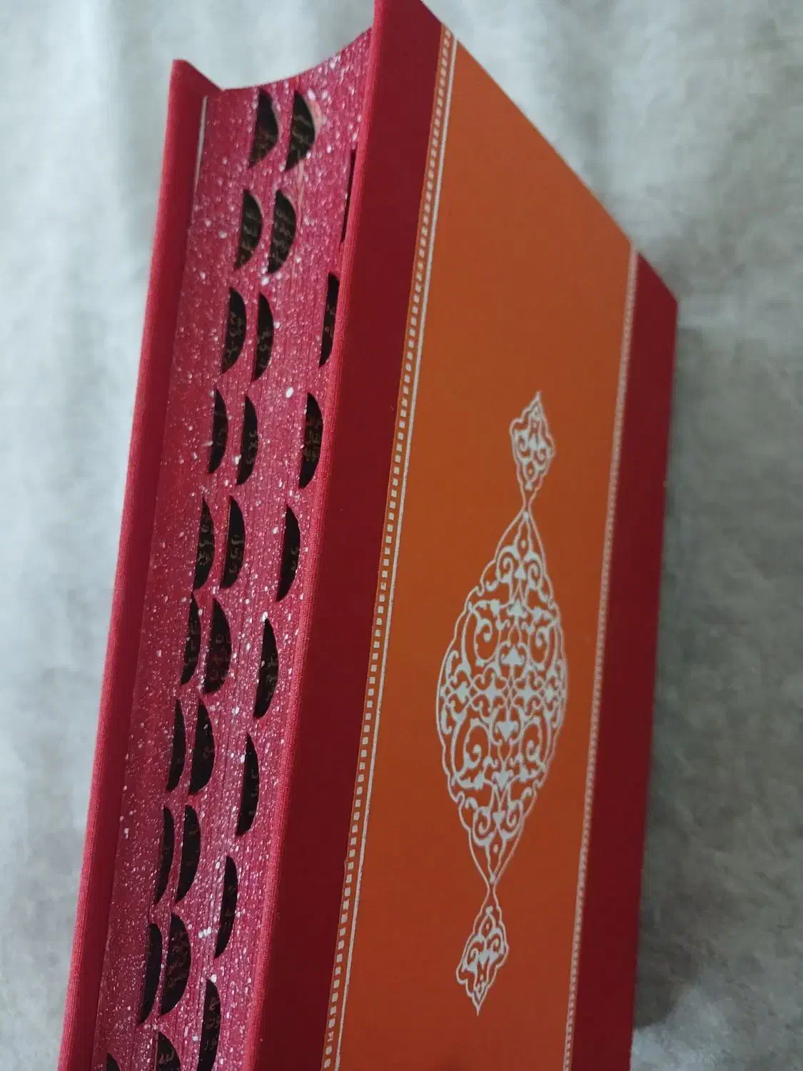 قرآن فهرست دار|کتاب و مجله مذهبی|قم, آرامستان بهشت معصومه|دیوار