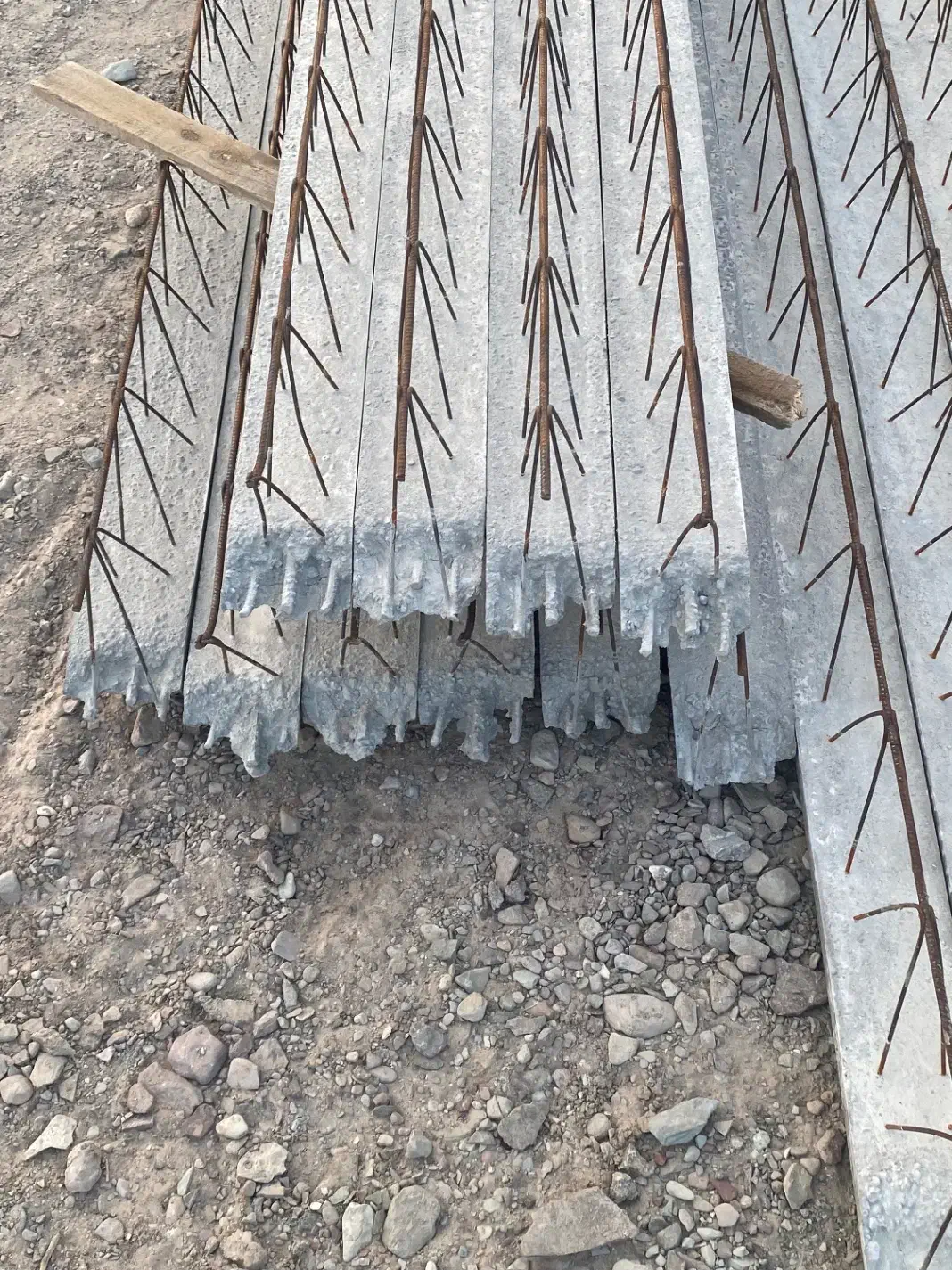 کارگاه تولید قطعات بتنی تیرچه و بلوک|مصالح و تجهیزات ساختمان|بندرلنگه, |دیوار