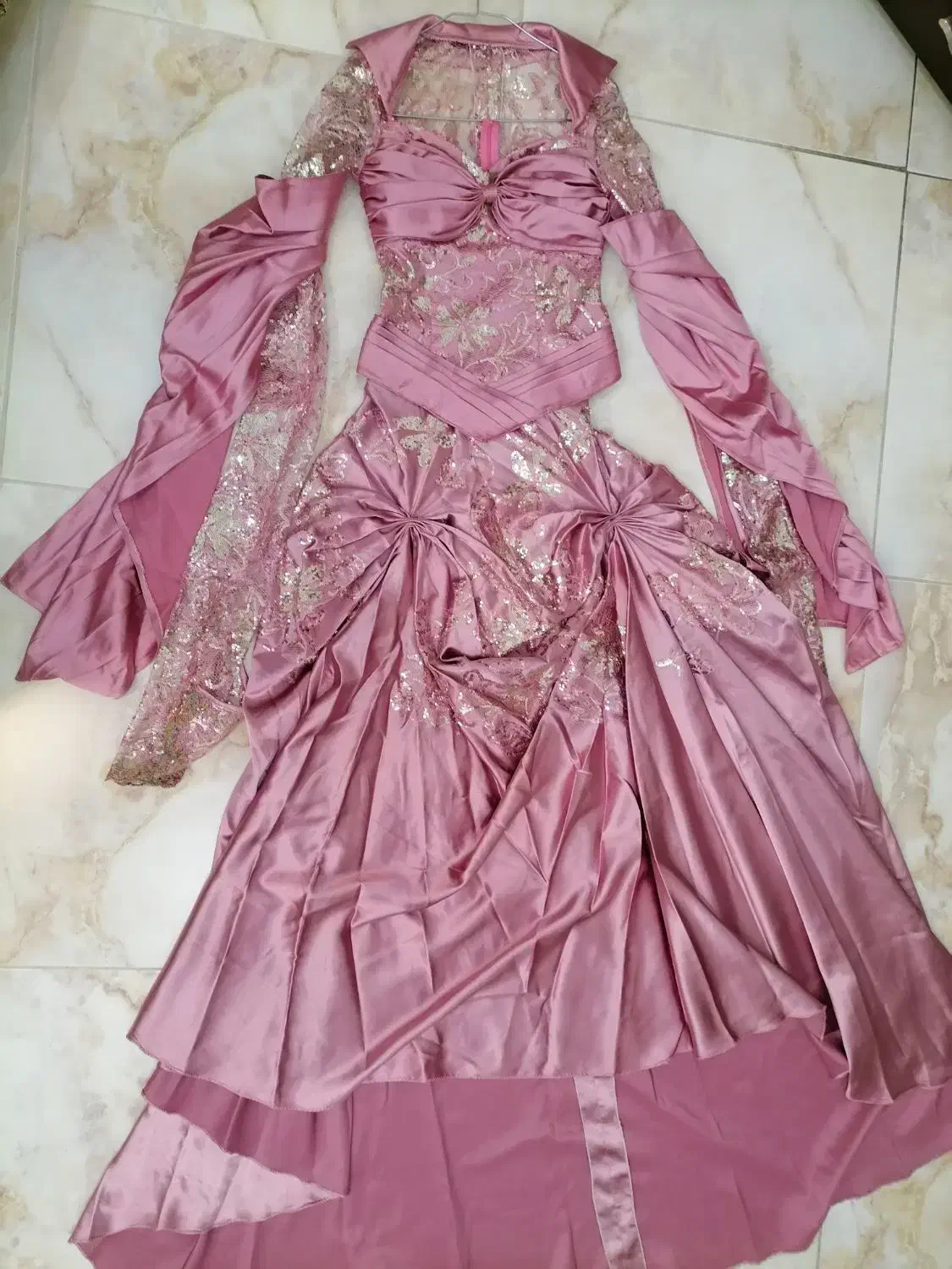 لباس مجلسی|لباس|نیشابور, فردوس شمالی|دیوار