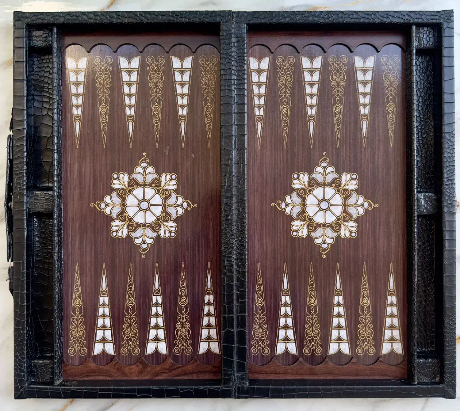 تخته نرد چرمی ساده وجامهره دار بامهره تاس فقط عمده|اسباب‌‌بازی|تهران, تهرانسر مرکزی|دیوار