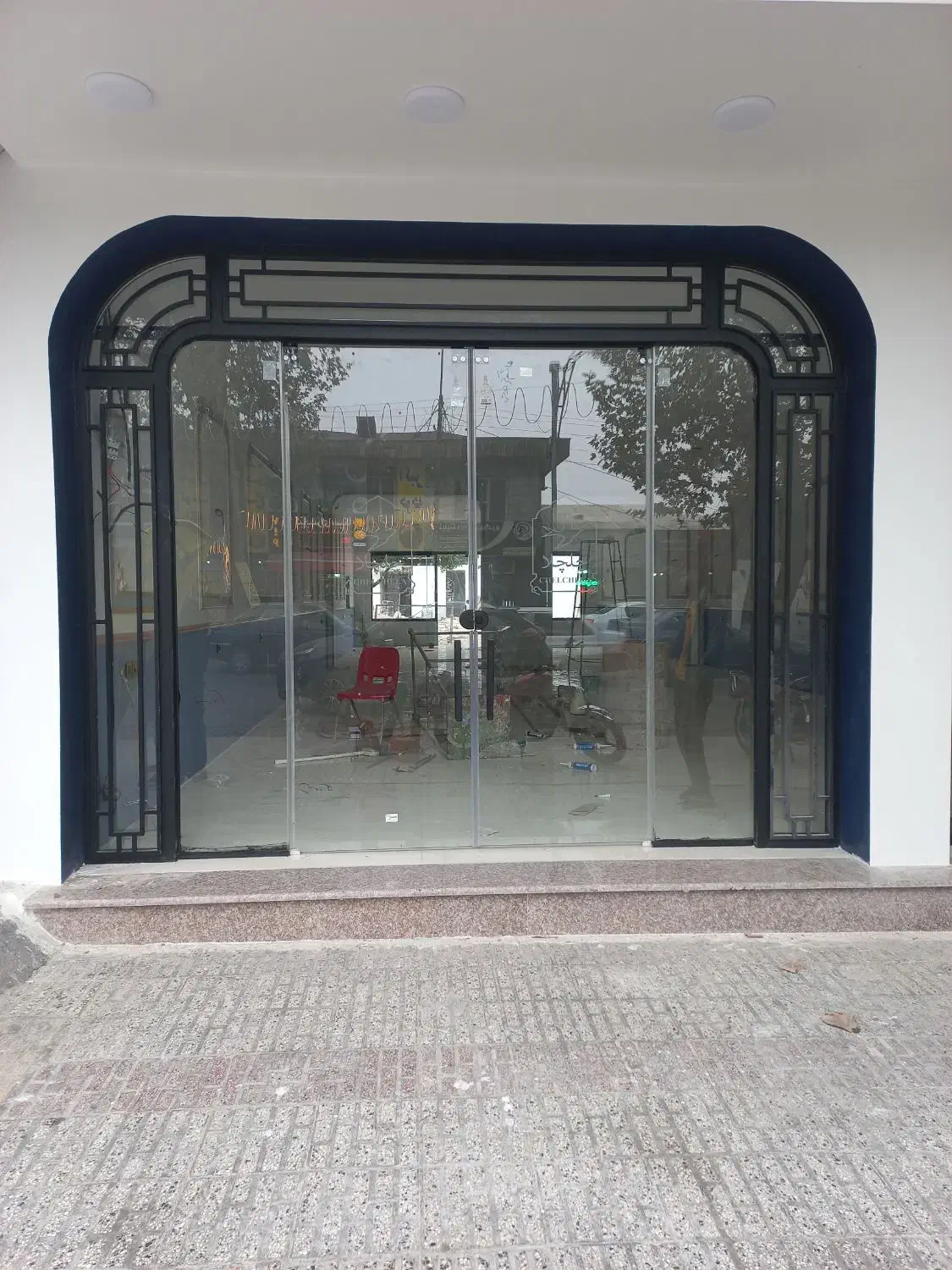 نصب وسرویس کاری شیشه های سکوریت وکرکره برقی|خدمات پیشه و مهارت|گرگان, |دیوار