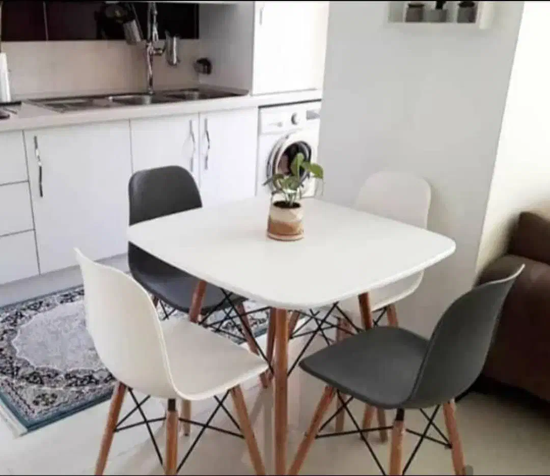 صندلی ایفلی پایه چوب/ پارچه ای/ و میز غذا خوری|میز و صندلی غذاخوری|تهران, شهید رجایی|دیوار