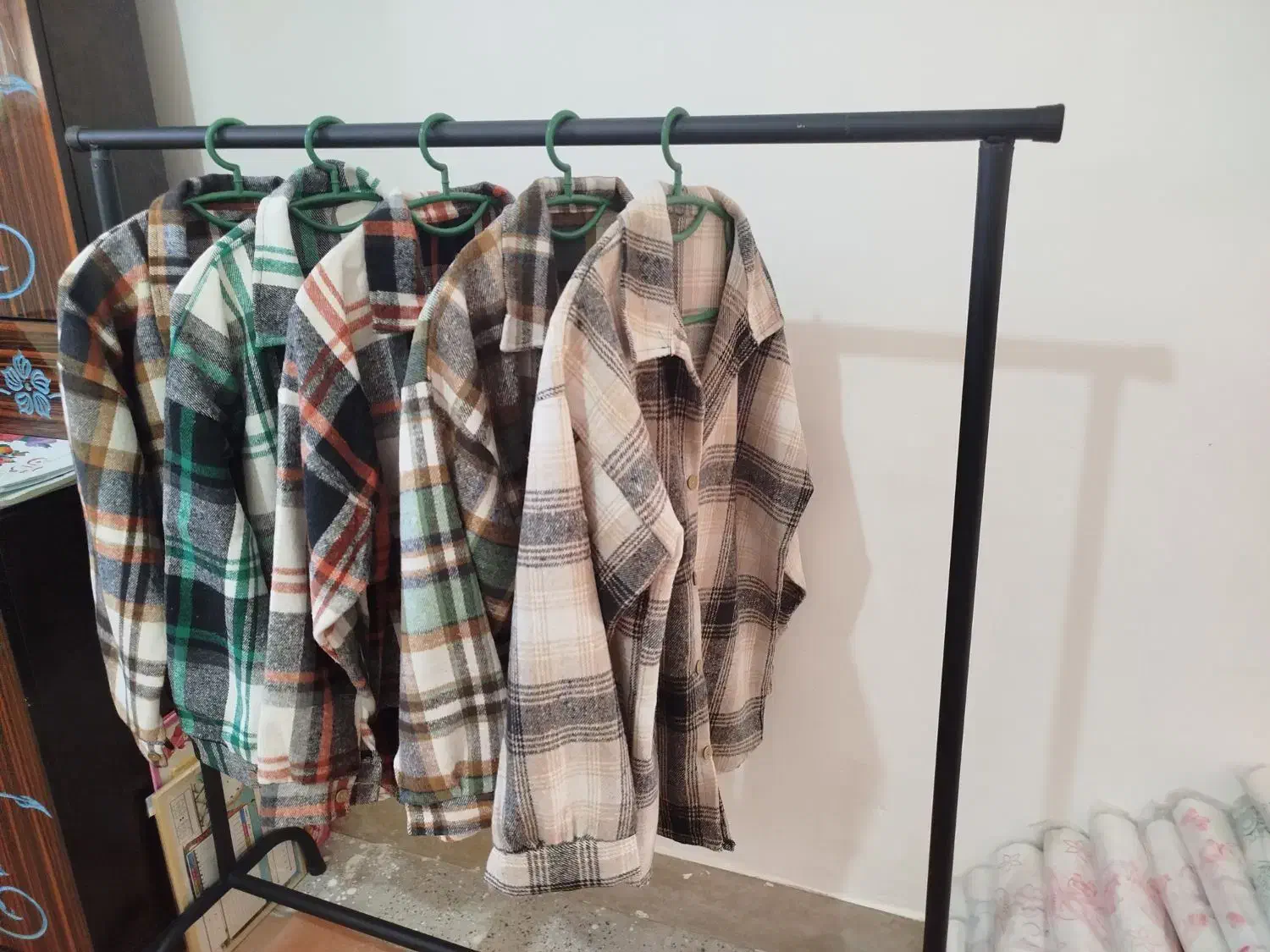 لباس وخورده ریز|لباس|آبدانان, |دیوار