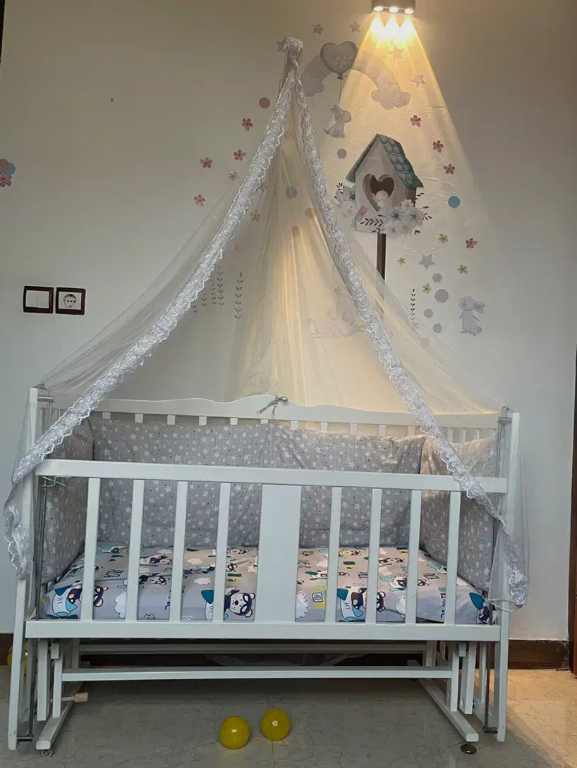 تخت نوزاد|تخت و صندلی بچه|رشت, فلسطین|دیوار