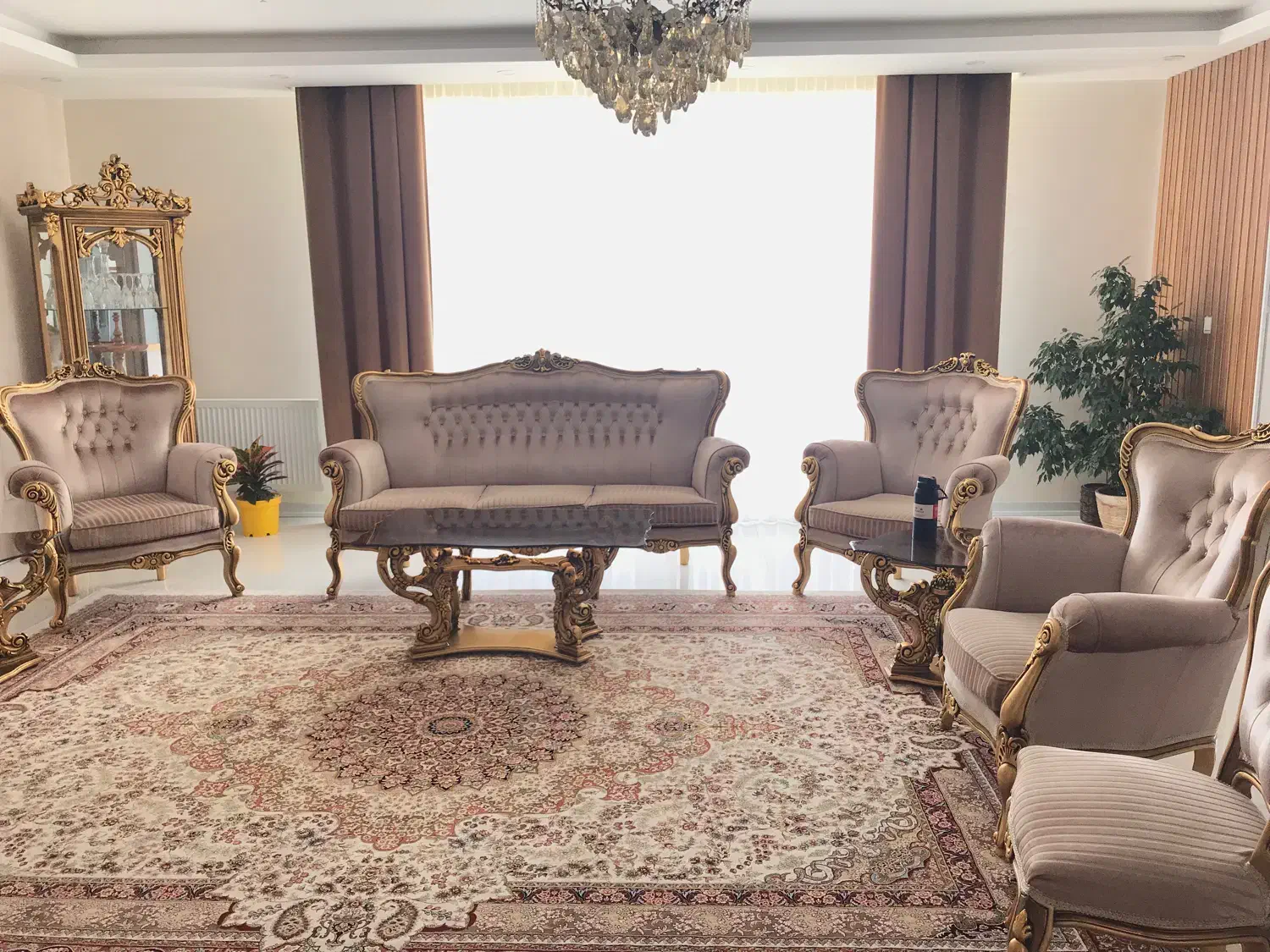 مبلمان کلاسیک ۹ نفره + ویترین|مبلمان خانگی و میز عسلی|شاهین‌شهر, عطار|دیوار